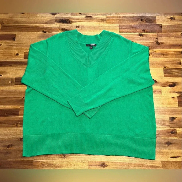 Banana Republic Sweaters - Banana Republic medium weight green v-neck sweater size XL womens